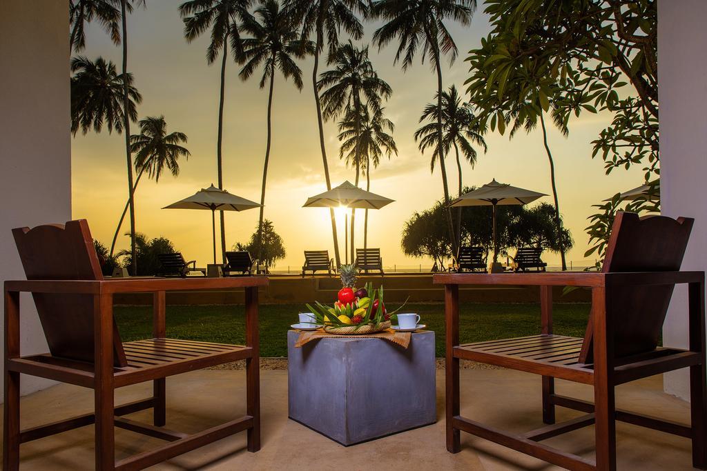 Grand Beach Wadduwa Buitenkant foto