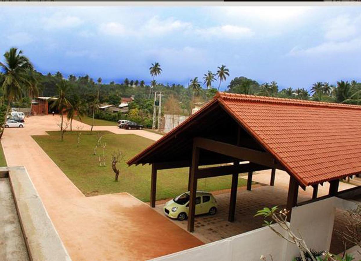 Grand Beach Wadduwa Buitenkant foto