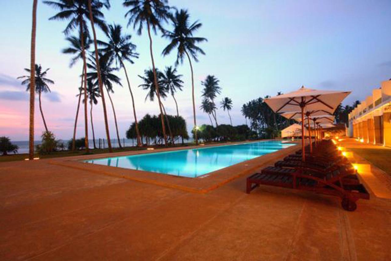Grand Beach Wadduwa Buitenkant foto